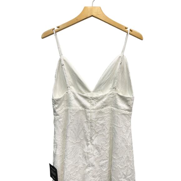 Lulus Plunge Neck Sleeveless Floral Jacquard Babydoll Dress White size Large NWT - Picture 2 of 4